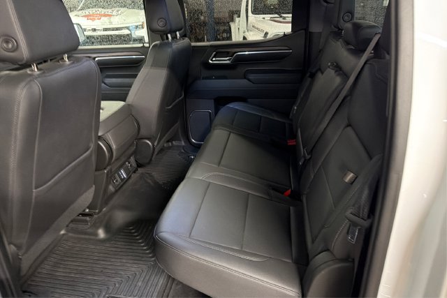 Used 2023 GMC Sierra 1500 SLT w/ X31 Off-Road Package AWD/4WD image 10