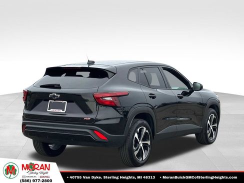 Certified 2025 Chevrolet Trax RS w/ Driver Confidence Package FWD image 4