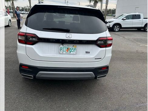 Used 2023 Honda Pilot Touring image 10