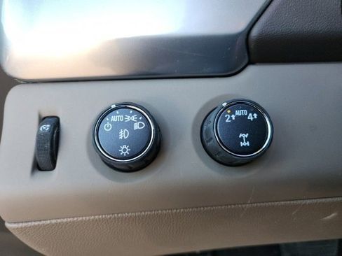 Used 2018 Chevrolet Suburban LT w/ Luxury Package image 17