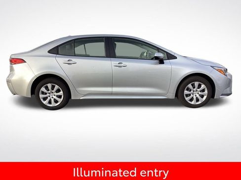 Used 2025 Toyota Corolla LE image 11