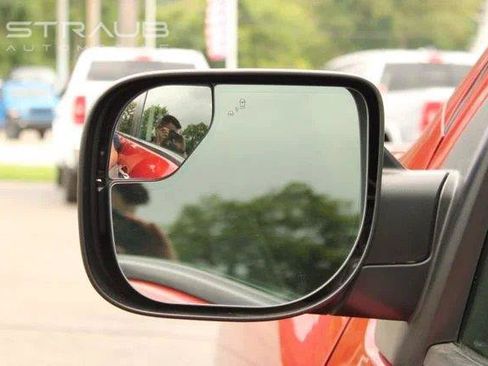 Used 2018 Nissan Titan SL AWD/4WD image 14