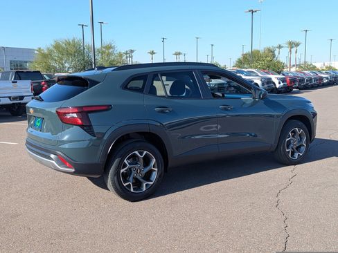 Certified 2025 Chevrolet Trax LT image 6