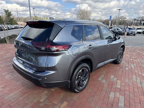 Used 2024 Nissan Rogue SV w/ SV Premium Package image 14