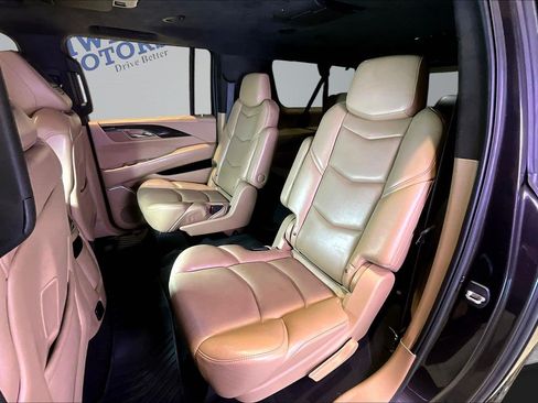 Used 2018 Cadillac Escalade ESV Platinum AWD/4WD image 22