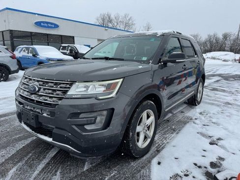 Used 2017 Ford Explorer XLT w/ Equipment Group 202A image 6