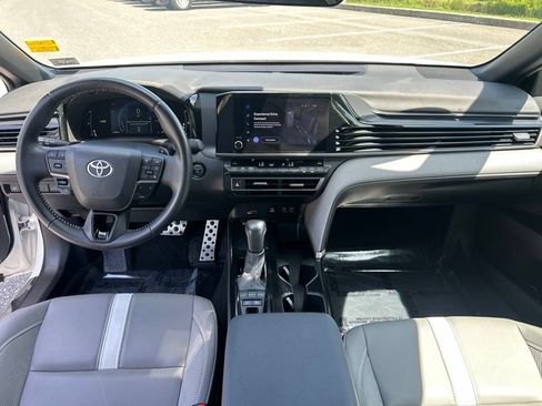 Used 2025 Toyota Camry SE w/ Convenience Package FWD image 13