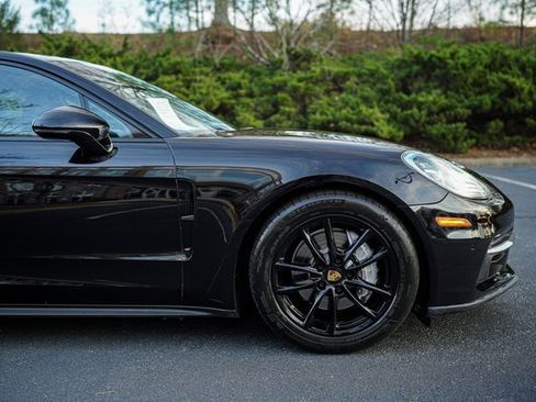 Used 2018 Porsche Panamera 4 image 11