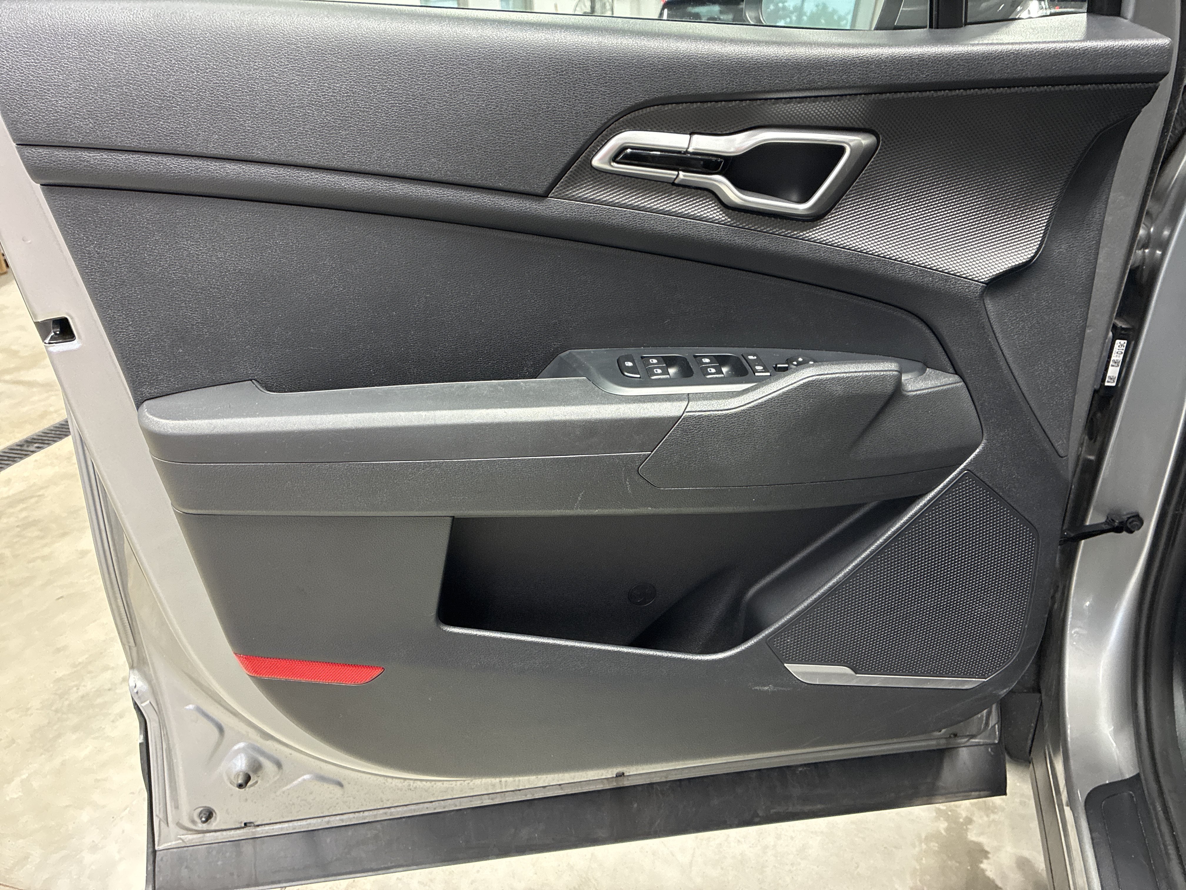 Certified 2025 Kia Sportage LX AWD/4WD image 18
