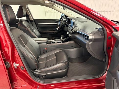 Used 2024 Nissan Altima 2.5 SR image 16