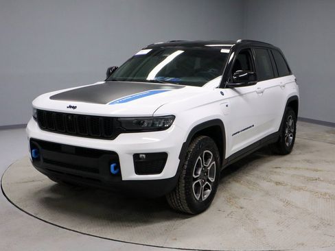 Used 2022 Jeep Grand Cherokee Trailhawk image 9