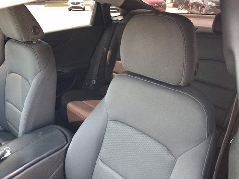 Used 2017 Chevrolet Malibu LT FWD image 18