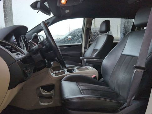 Used 2020 Dodge Grand Caravan SXT FWD image 4