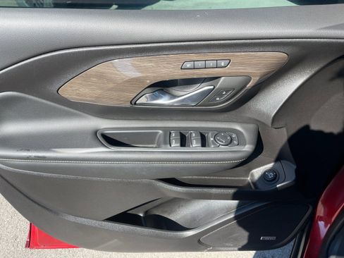 Used 2024 GMC Terrain Denali w/ Denali Premium Package image 12