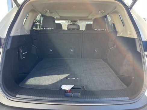 Used 2023 Nissan Rogue SV w/ SV Premium B Package image 24
