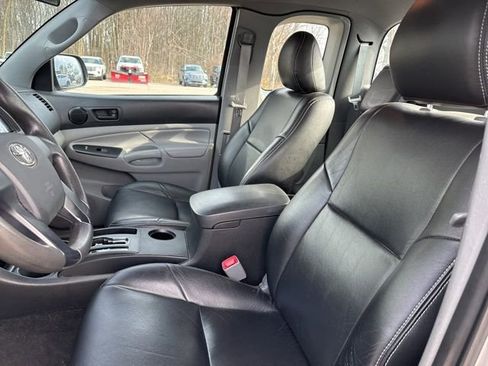 Used 2014 Toyota Tacoma PreRunner image 9