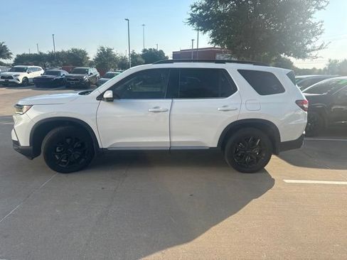 Used 2025 Honda Pilot Touring image 6