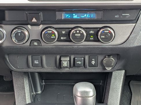 Certified 2023 Toyota Tacoma TRD Off-Road AWD/4WD image 33