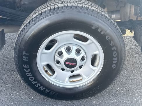 Used 2024 GMC Sierra 2500 Pro w/ Convenience Package image 10