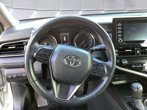 Used 2023 Toyota Camry SE image 9