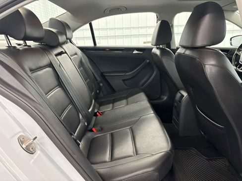 Used 2017 Volkswagen Jetta SEL Premium image 19