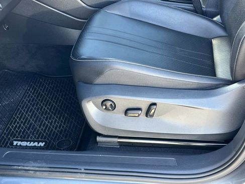 Certified 2022 Volkswagen Tiguan SE w/ Panoramic Sunroof Package image 17