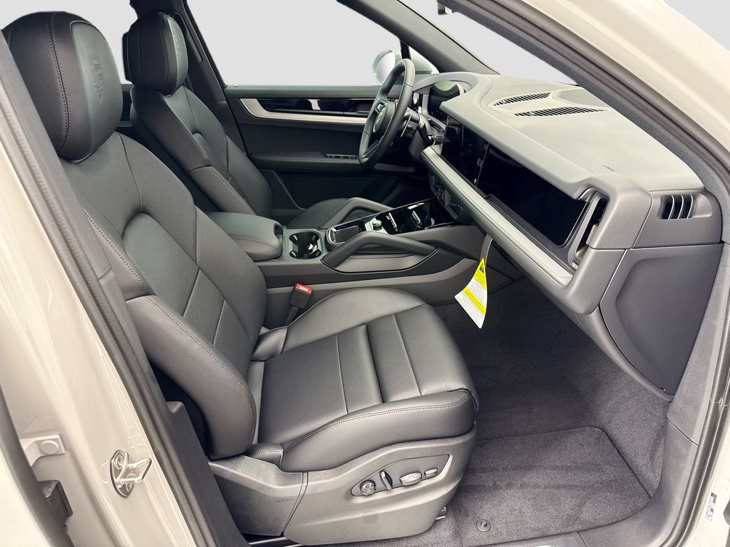 Used 2026 Porsche Cayenne AWD/4WD image 21