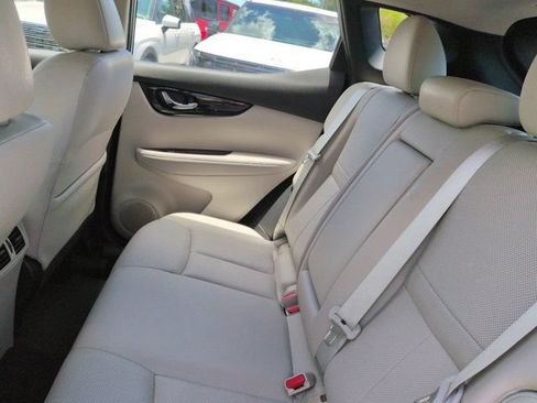 Used 2022 Nissan Rogue Sport SL FWD image 14