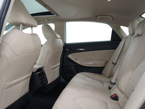 Used 2020 Toyota Avalon Limited w/ Advanced Safety Package FWD image 19