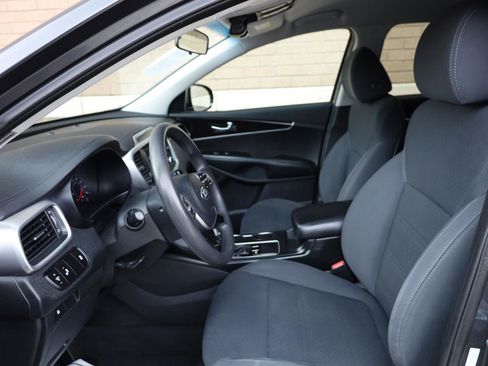 Used 2019 Kia Sorento FWD image 14