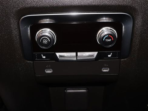 Used 2024 GMC Yukon AT4 w/ Technology Package image 16