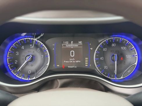 Used 2018 Chrysler Pacifica Touring Plus image 8