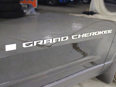 New 2025 Jeep Grand Cherokee Limited w/ Luxury Tech Group II image 41