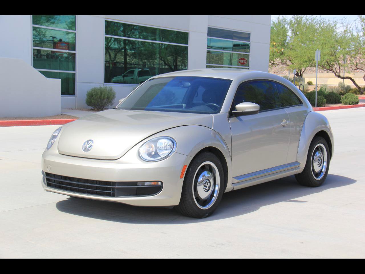 Used 2012 Volkswagen Beetle 2.5 FWD image 1