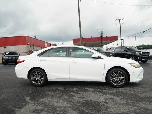 Used 2017 Toyota Camry SE FWD image 2