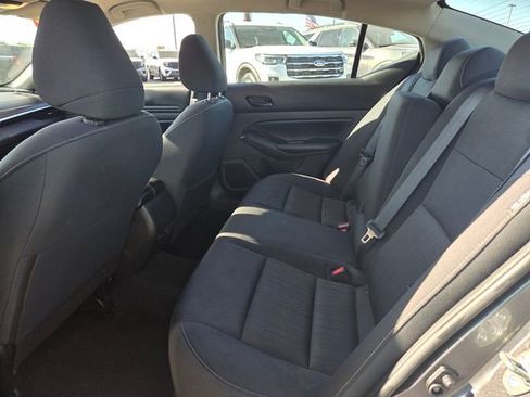Used 2024 Nissan Altima 2.5 SV FWD image 5