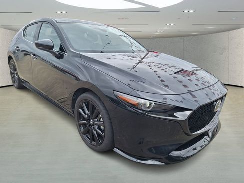 Used 2023 MAZDA MAZDA3 Hatchback w/Premium Plus Pkg image 7
