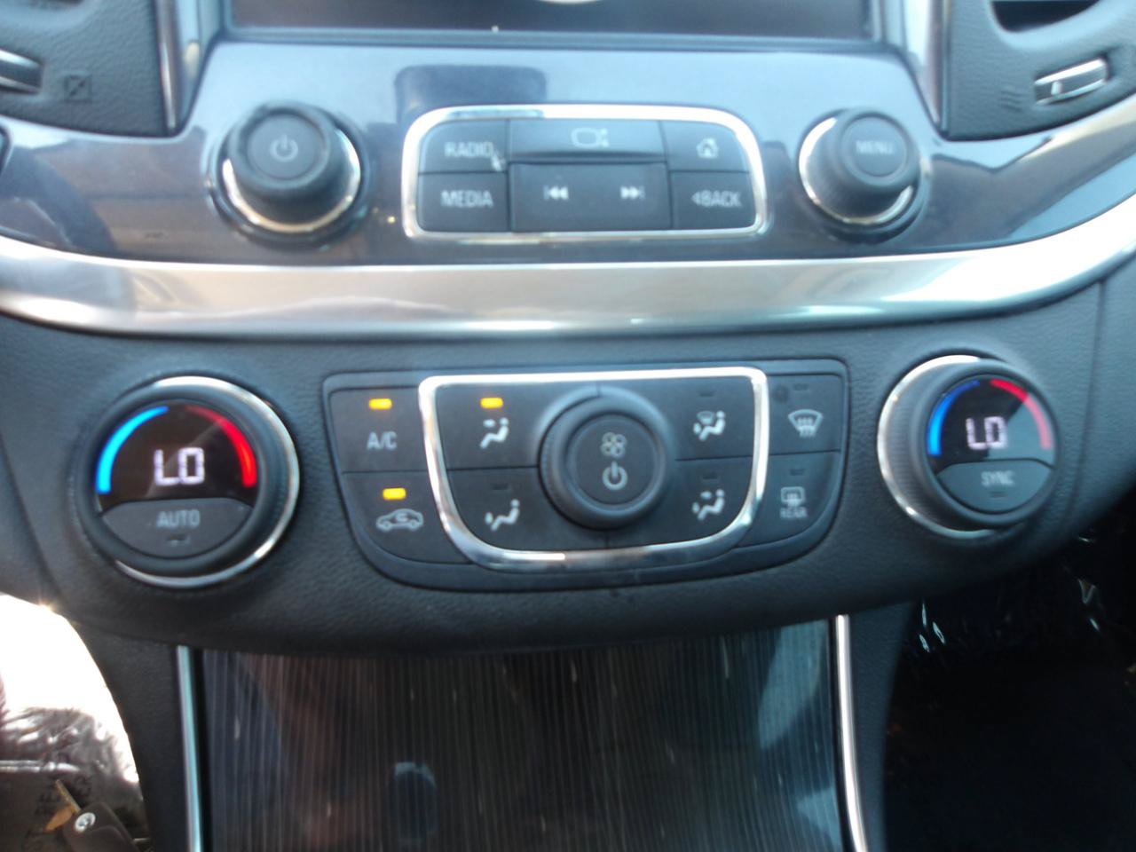 Used 2018 Chevrolet Impala LT FWD image 24