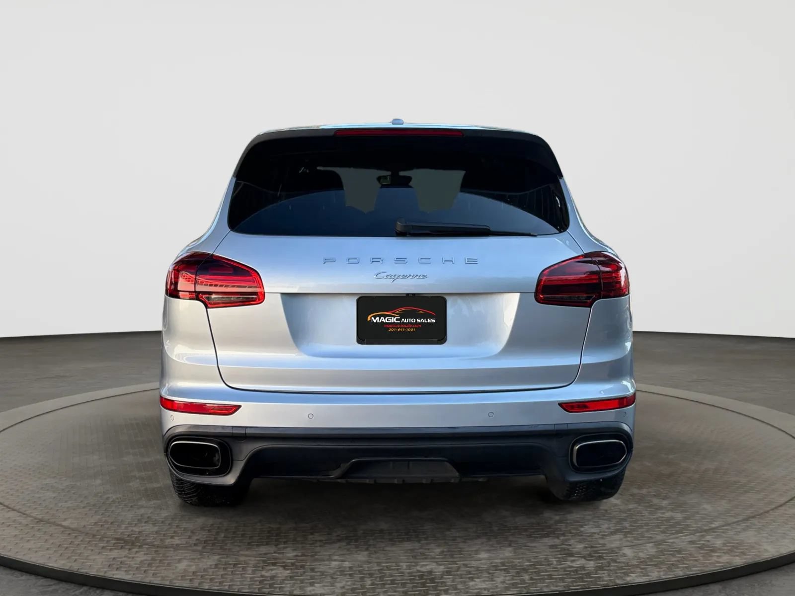 Used 2016 Porsche Cayenne w/ Premium Package AWD/4WD image 9