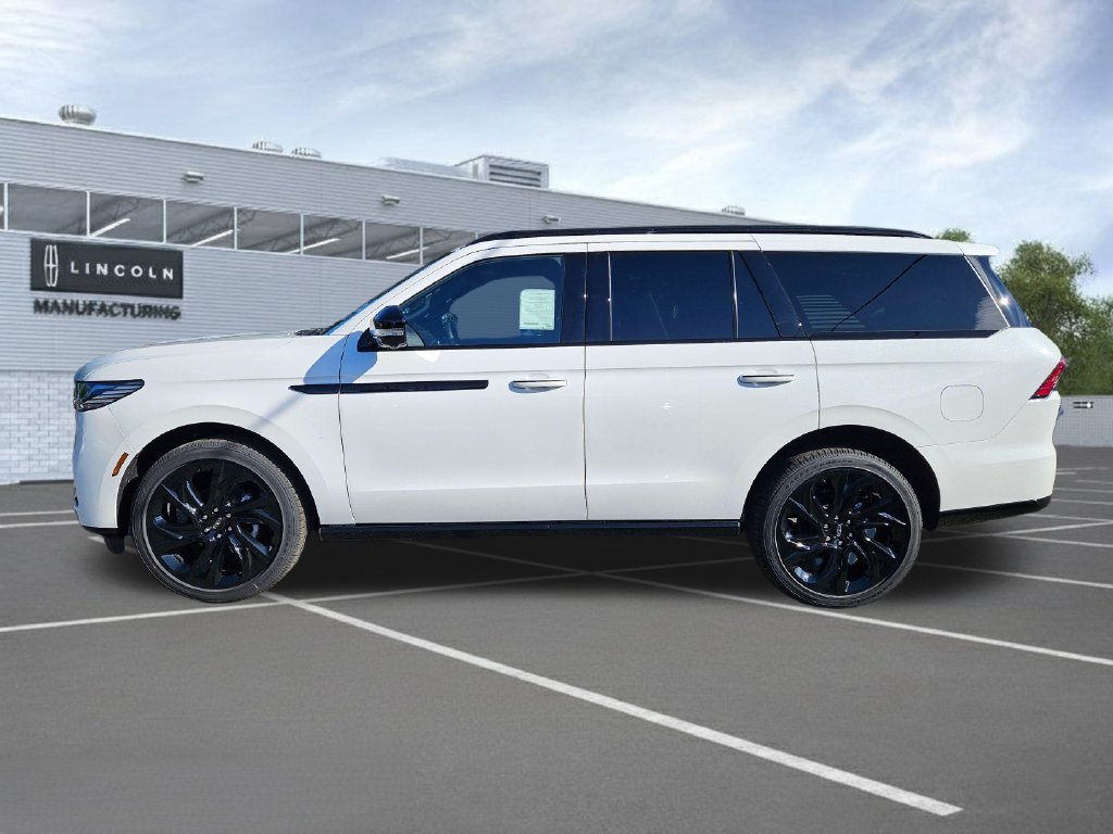New 2027 Lincoln Navigator Reserve w/ Jet Appearance Package AWD/4WD image 2