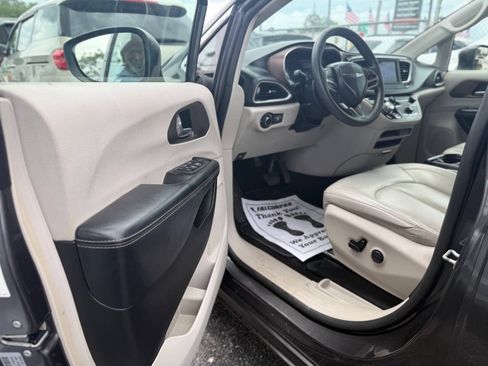 Used 2021 Chrysler Voyager Lxi FWD image 8
