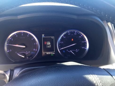 Used 2019 Toyota Highlander XLE AWD/4WD image 18