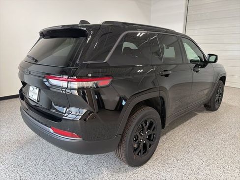 New 2026 Jeep Grand Cherokee Altitude image 4