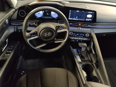 Used 2025 Hyundai Elantra SEL FWD image 22