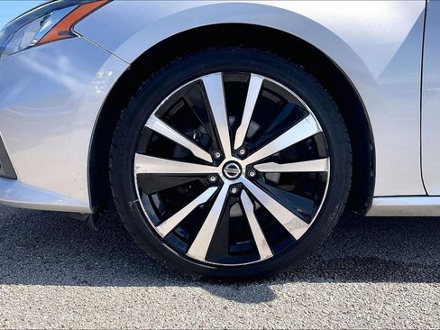 Used 2020 Nissan Altima 2.5 SR FWD image 35