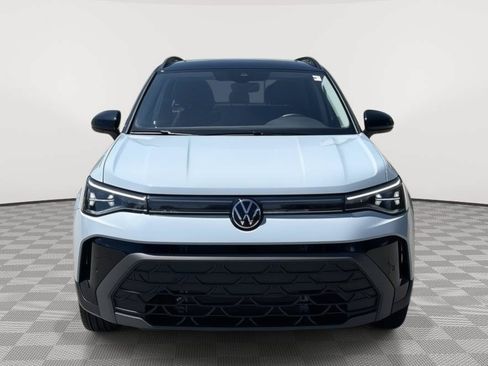 Certified 2025 Volkswagen Taos SE AWD/4WD image 18