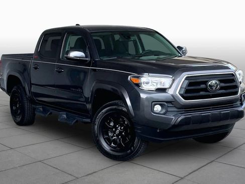 Used 2022 Toyota Tacoma SR5 w/ Technology Package RWD image 3