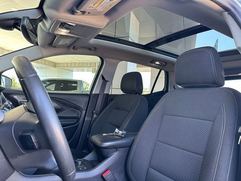 Used 2024 GMC Terrain SLE w/ Driver Convenience Package FWD image 15