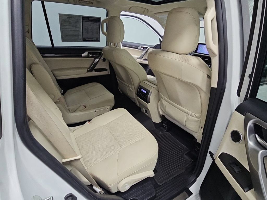 Used 2023 Lexus GX 460 Premium w/ Accessory Package AWD/4WD image 37