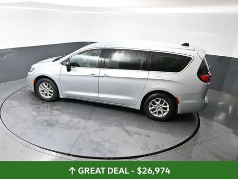 Used 2024 Chrysler Pacifica Touring-L image 50